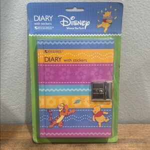 Disney Winnie the Pooh Colorful Diary with Lock